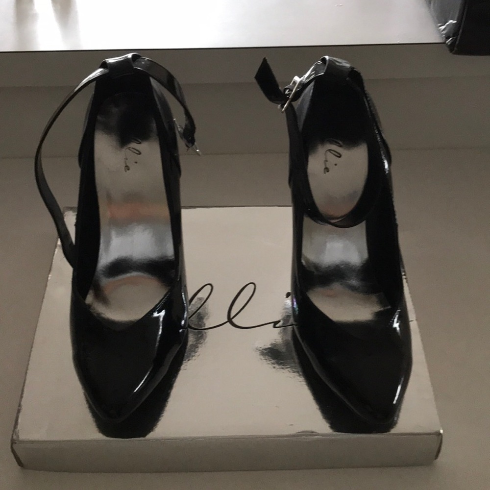 5” Classic Pump w/Ankle Strap, patent leather